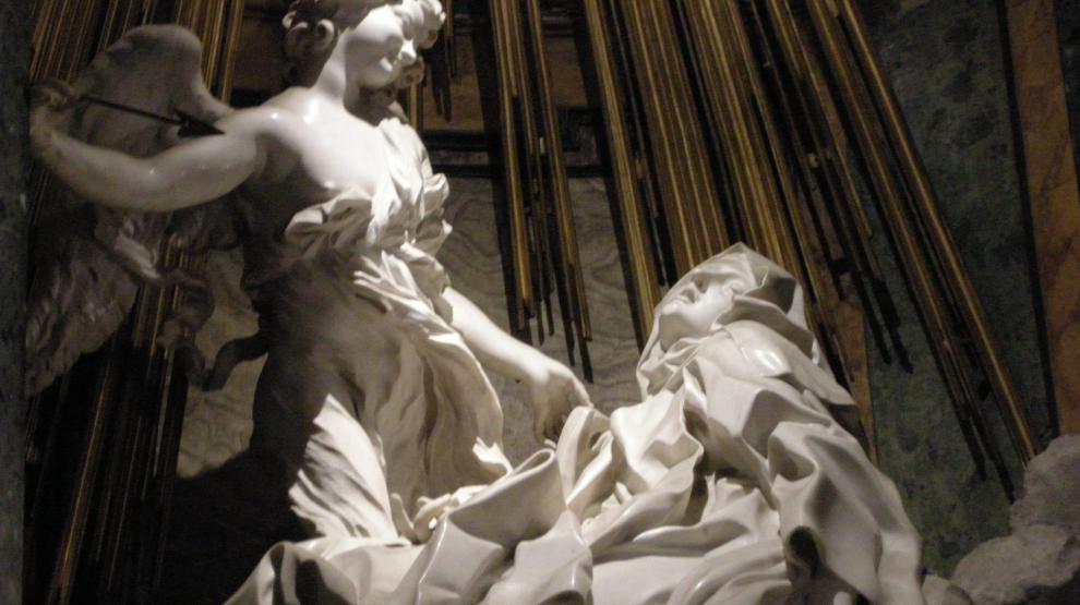 1 sculpture de 2 femmes