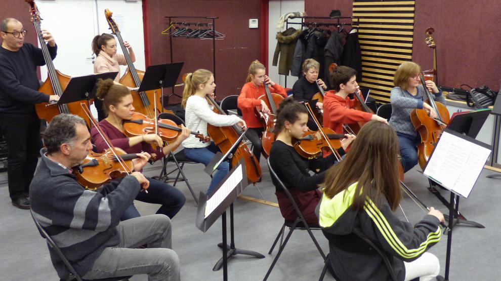 L'orchestre à cordes répète avec Gerardo Le Cam