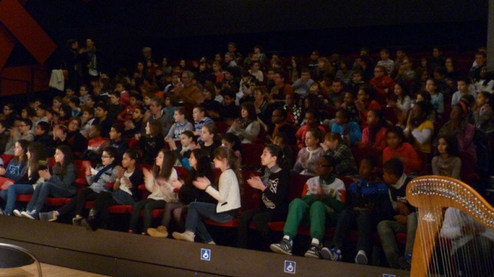 Public dans auditorium